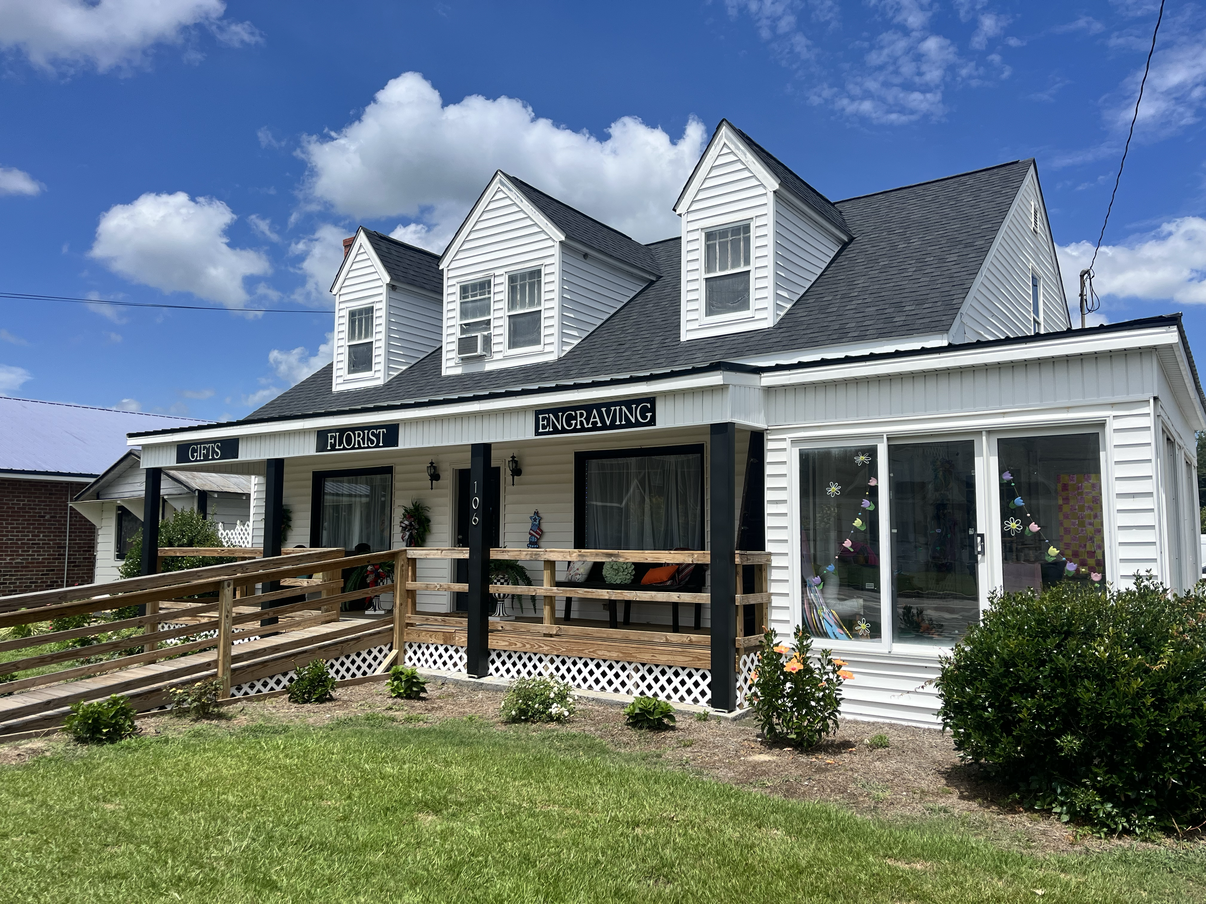 Richardson’s Shabby Sunshine storefront in Kenly, NC